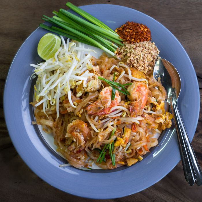 Classic pad Thai with shrimp and lime