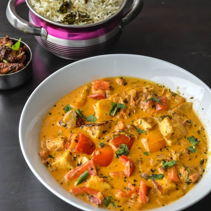 Creamy palak paneer with naan